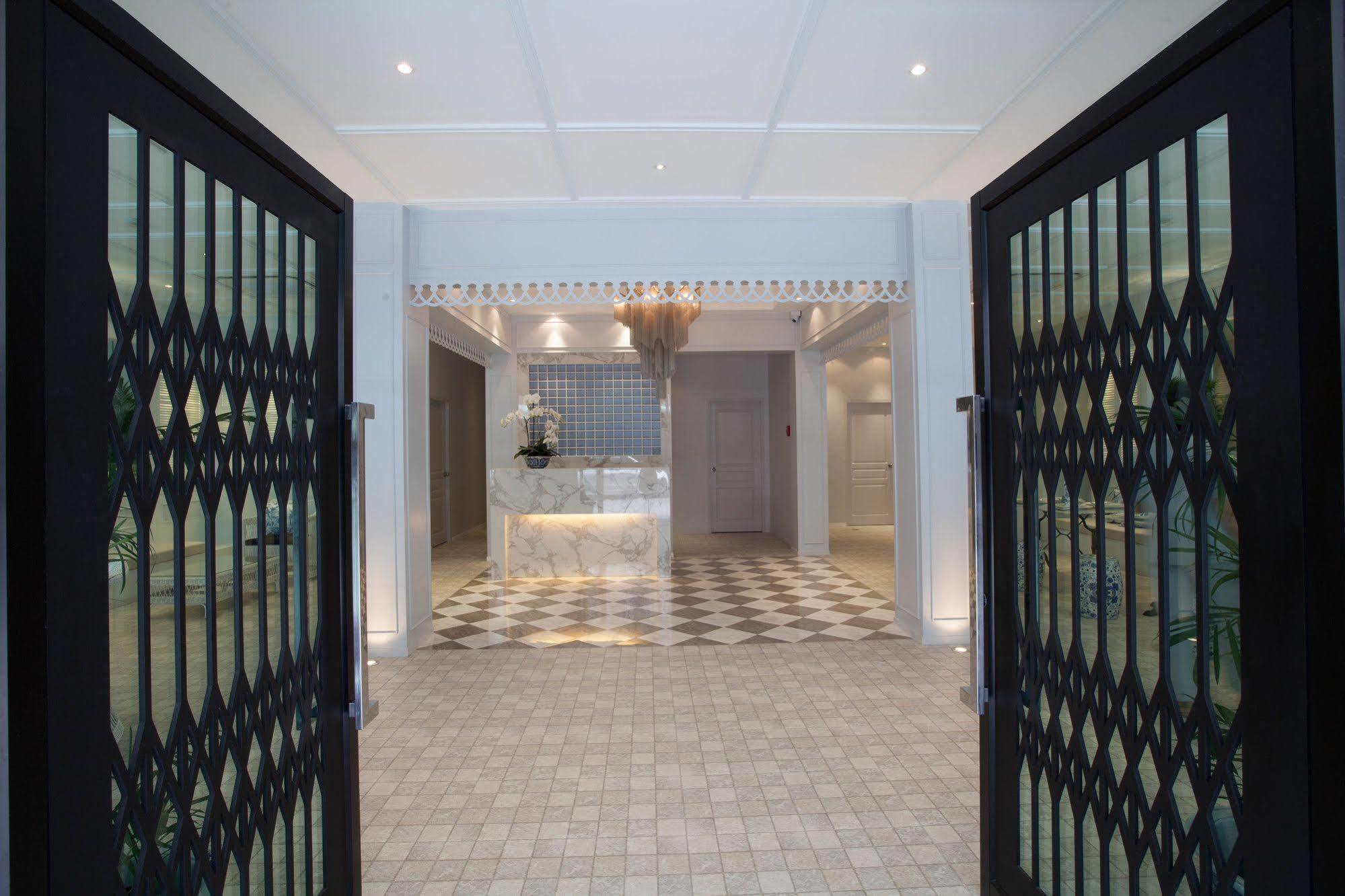 K Maison Boutique Hotel Банкок Екстериор снимка